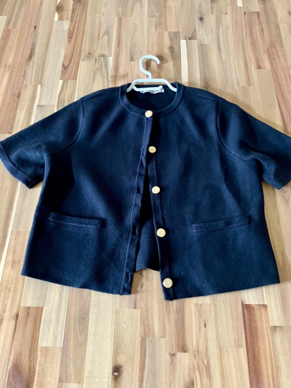 Abercrombie & Fitch Black Cropped Knit Cardigan – Gold Button Detail – Small - Picture 2 of 2